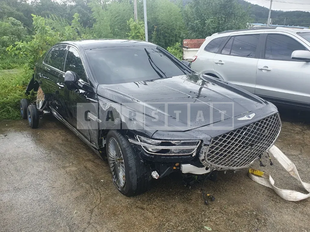 Photo 2 of 31: 2019 Genesis G90 3.8 — Korean insurance auction