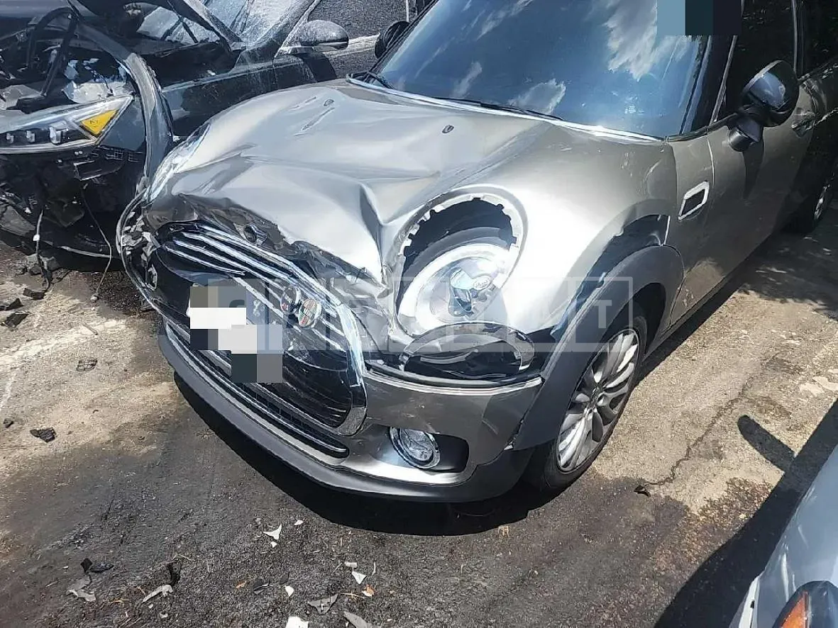 Photo 2 of 4: 2016 MINI Cooper Clubman, VIN WMWLN5107G2B27515 — Korean insurance auction