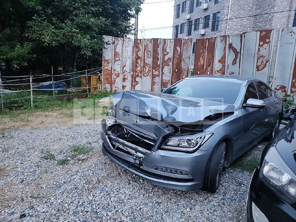 Photo 2 of 11: 2015 Genesis Dh — Korean insurance auction