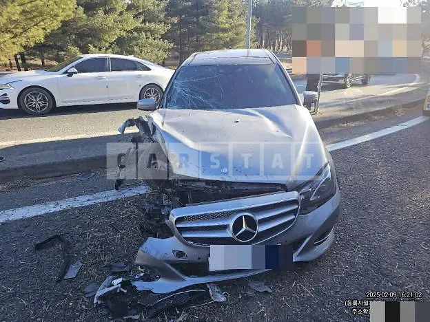 Photo 2 of 8: 2014 Mercedes-Benz E300 4Matic — Korean insurance auction
