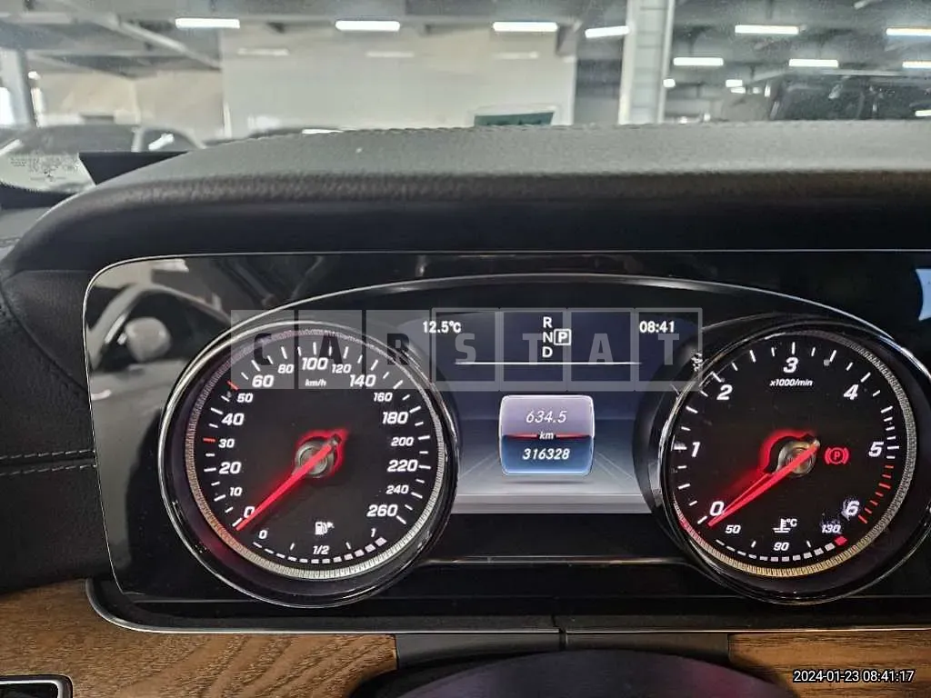 Photo 2 of 49: 2017 Mercedes-Benz E220d, VIN WDDZF0EB7HA177477 — Korean insurance auction