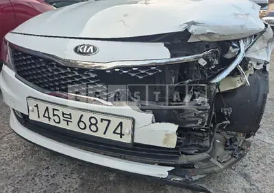 Photo 1 of 8: 2017 Kia K5, VIN KNAGS416BHA131764 — Korean insurance auction