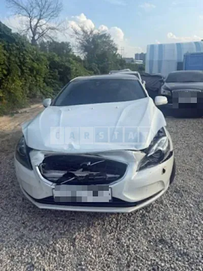 Photo 1 of 9: 2015 Volvo V40D3 — Korean insurance auction