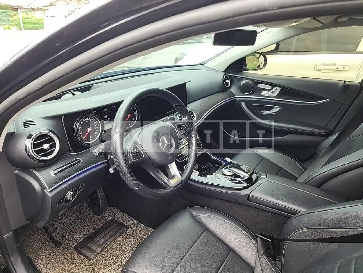 Photo 2 of 21: 2017 Mercedes-Benz E220 d 4Matic — Korean insurance auction