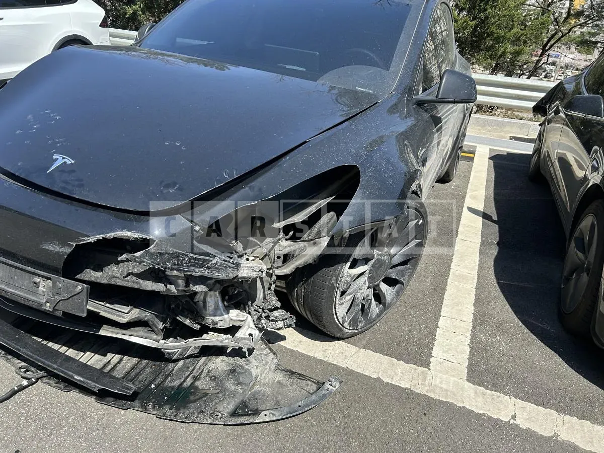 Photo 2 of 6: 2021 Tesla Model Y Performance — Korean insurance auction