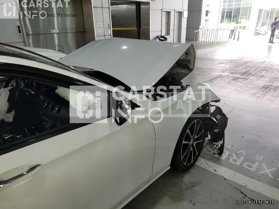 Photo 2 of 18: 2016 Mercedes-Benz E220 d, VIN WDDZF0EB6HA109087 — Korean insurance auction