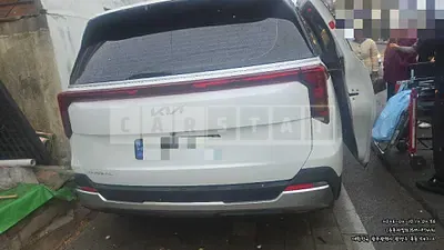 Photo 1 of 9: 2025 Kia Carnivals — Korean insurance auction