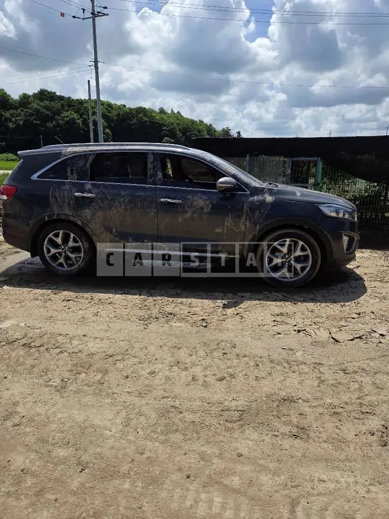Photo 3 of 3: 2015 Kia Sorento 4WD — Korean insurance auction