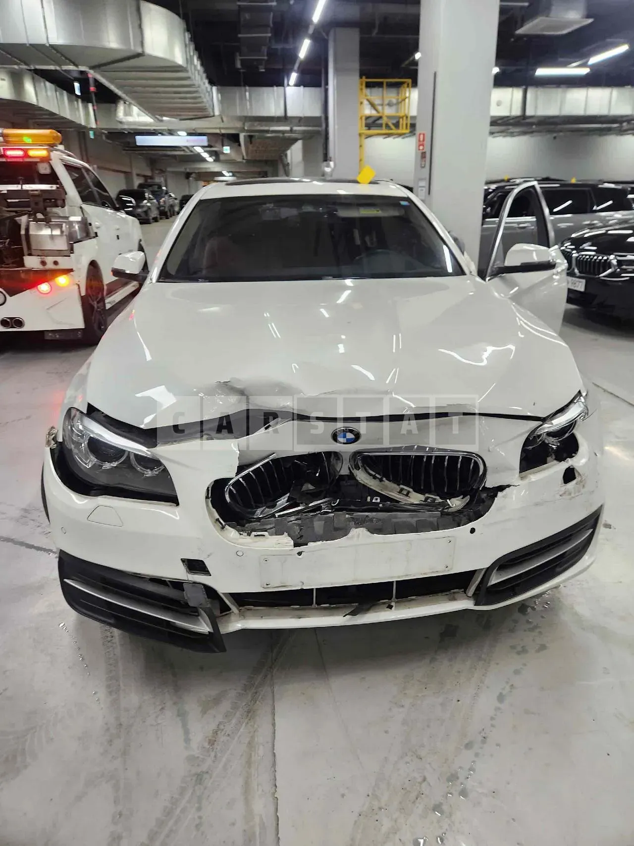 Photo 2 of 38: 2015 BMW 520d, VIN WBA5E5100FG063616 — Korean insurance auction