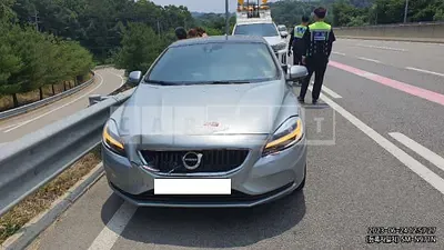 Photo 1 of 10: 2018 Volvo V40 D3, VIN YV1MV79K0J2480844 — Korean insurance auction
