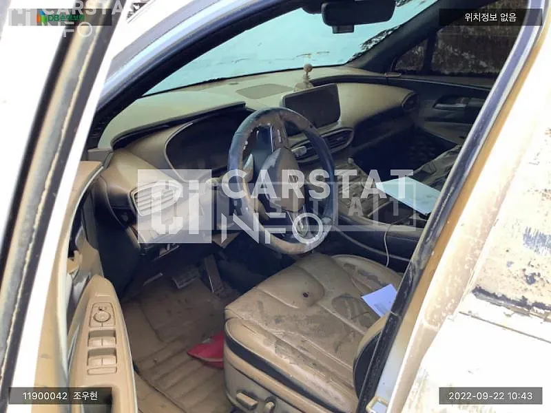 Photo 2 of 4: 2020 Hyundai Santa Fe, VIN KMHS381HGMU330356 — Korean insurance auction
