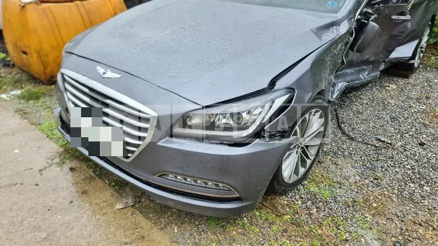 Photo 2 of 9: 2015 Genesis 3.3 — Korean insurance auction