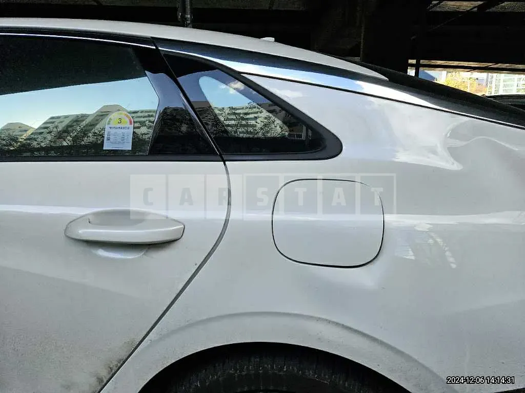 Photo 2 of 33: 2024 Kia K5 — Korean insurance auction