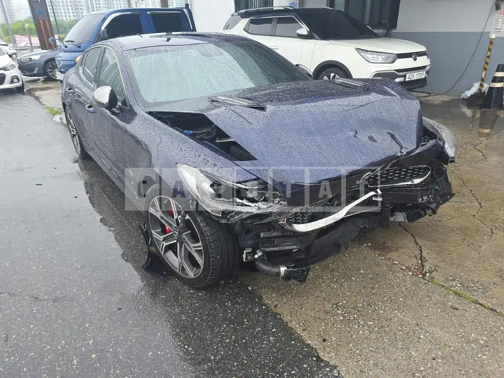 Photo 2 of 26: 2017 Kia Stinger, VIN KNAE351ABJS001425 — Korean insurance auction