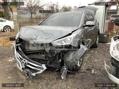 Photo 1 of 10: 2016 Hyundai Santa Fe, VIN KMHSU81UBGU666870 — Korean insurance auction
