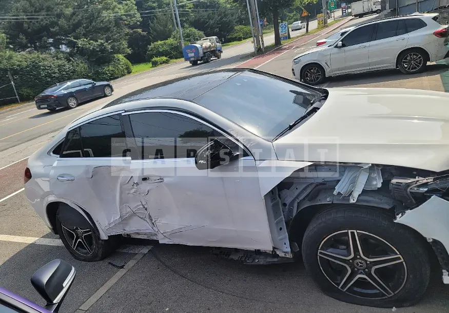 Photo 2 of 33: 2020 Mercedes-Benz GLE400d 4Matic Coupe, VIN W1NFD2DB1LA275888 — Korean insurance auction