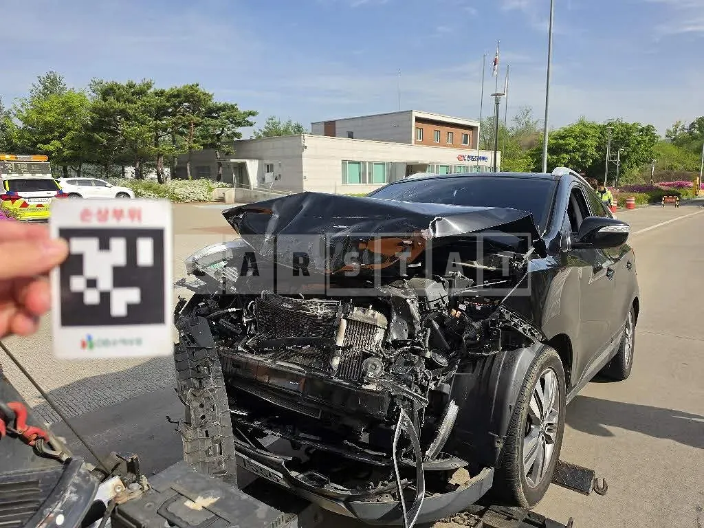 Photo 2 of 4: 2015 Hyundai Tucson, VIN KMHJT81VBFU075254 — Korean insurance auction