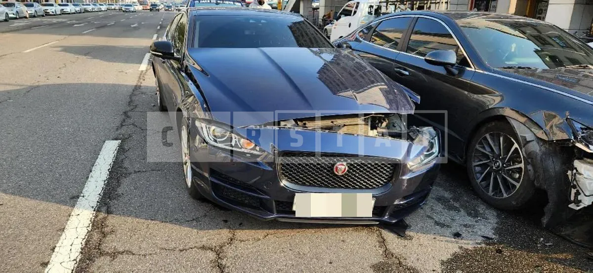 Photo 2 of 7: 2018 Jaguar XE 20d, VIN SAJAB4BN7JCP34599 — Korean insurance auction