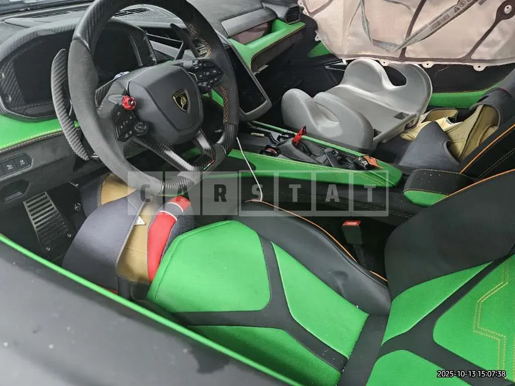 Photo 2 of 44: 2025 Lamborghini Revuelto — Korean insurance auction