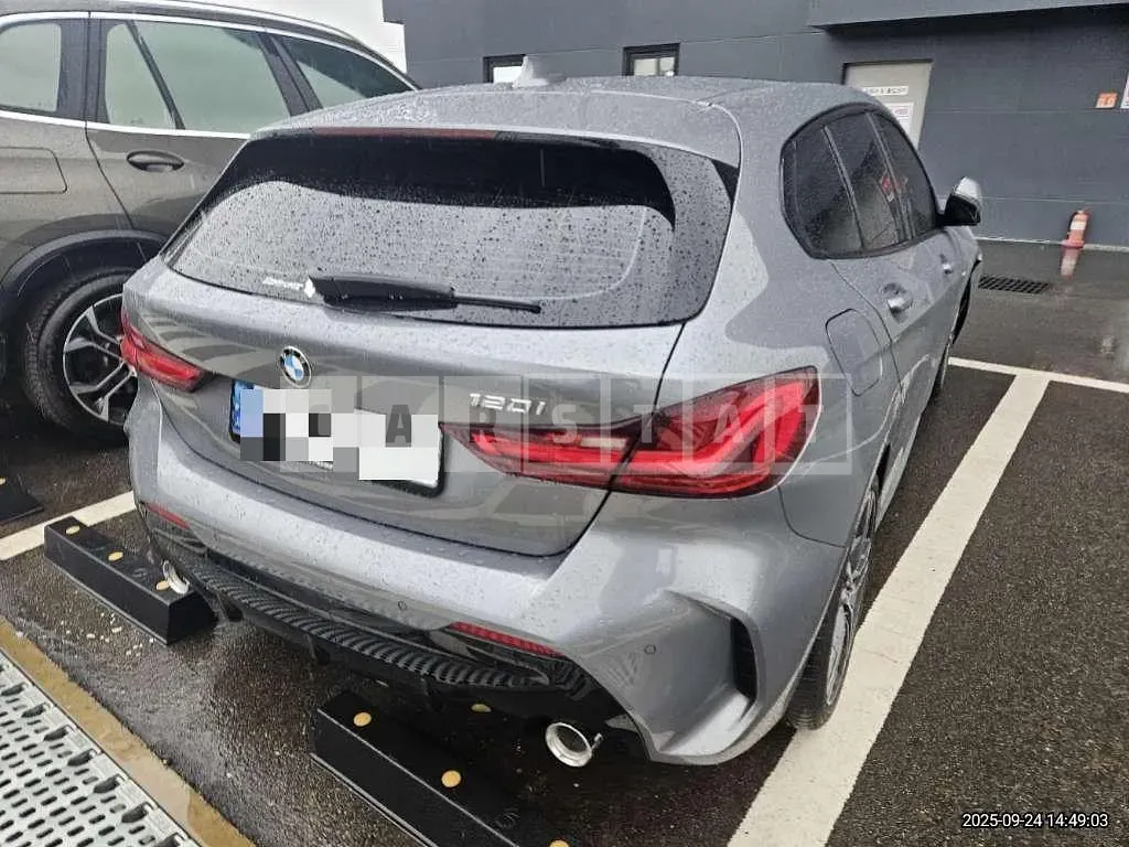 Photo 2 of 34: 2025 BMW 120i — Korean insurance auction