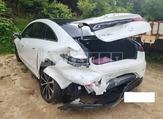 Photo 2 of 34: 2023 Mercedes-Benz EQE350 + — Korean insurance auction
