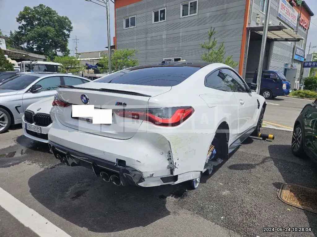 Photo 2 of 14: 2024 BMW M4 Competition M xDrive — Korean insurance auction