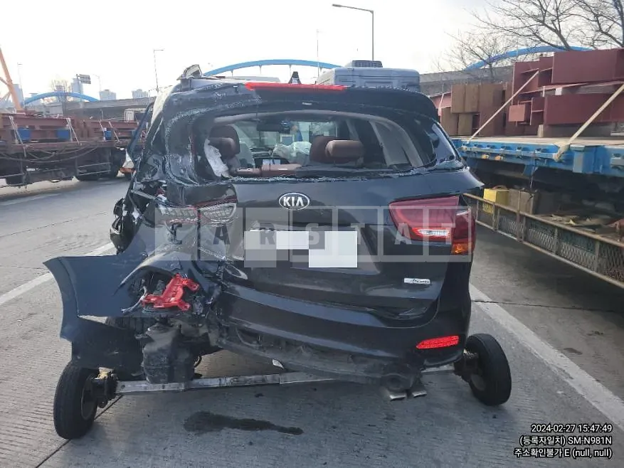 Photo 2 of 9: 2018 Kia Sorento 2.2, VIN KNAPK81BBKA510077 — Korean insurance auction