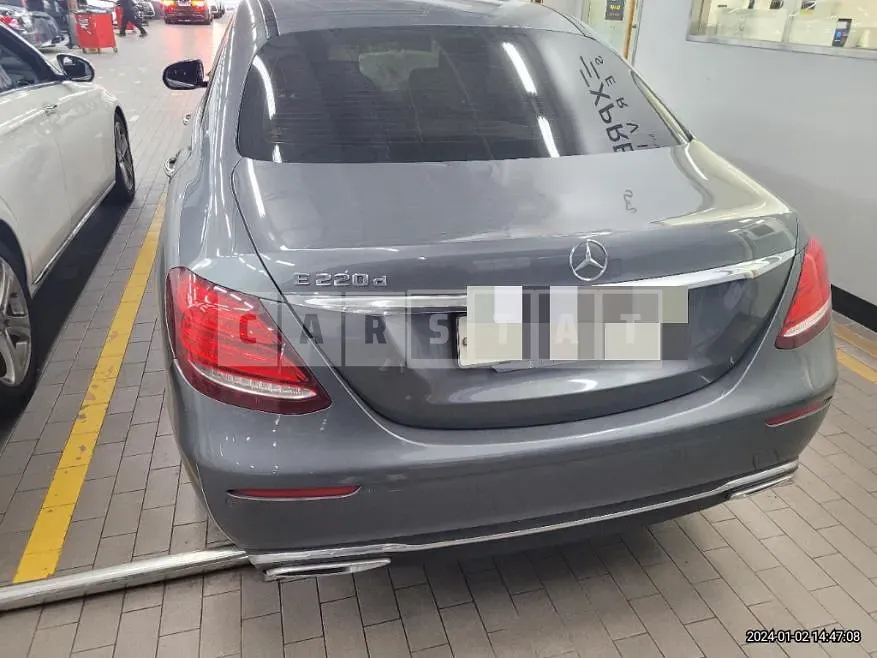 Photo 2 of 13: 2016 Mercedes-Benz E220 d, VIN WDDZF0EB3HA054033 — Korean insurance auction