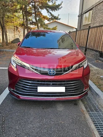 Photo 1 of 50: 2022 Toyota Sienna Hybrid AWD — Korean insurance auction
