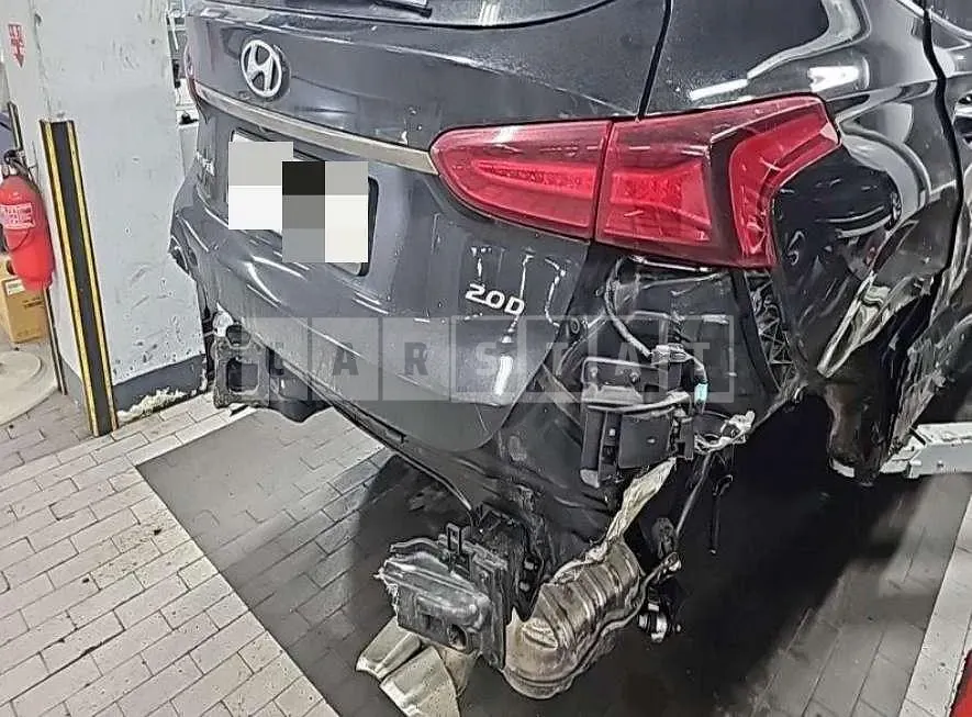 Photo 2 of 42: 2018 Hyundai Santa Fe TM, VIN KMHS381BBKU102699 — Korean insurance auction