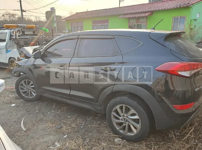 Photo 2 of 10: 2016 Hyundai Tucson, VIN KMHJ381ABGU004391 — Korean insurance auction