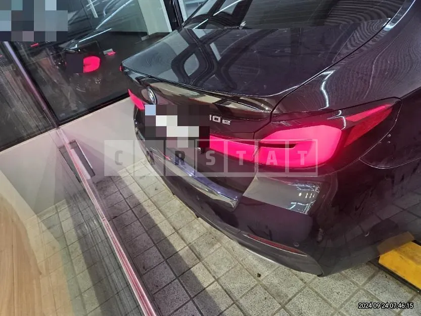 Photo 2 of 14: 2023 BMW 530e — Korean insurance auction