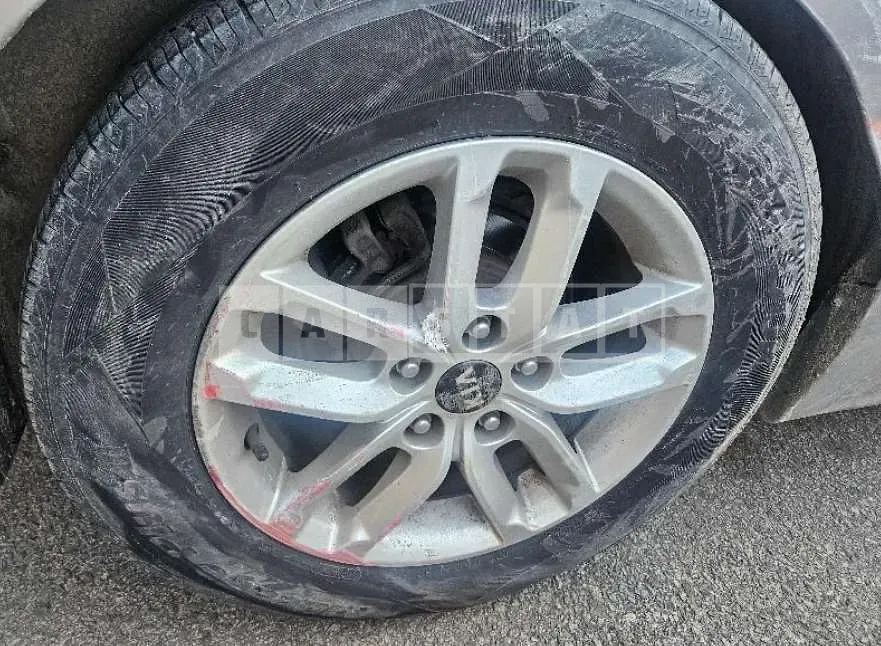 Photo 2 of 9: 2014 Kia K5 LPG — Korean insurance auction