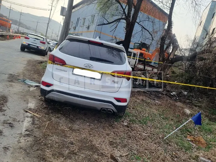 Photo 2 of 7: 2016 Hyundai Santa Fe, VIN KMHSW81XDGU641108 — Korean insurance auction