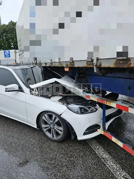 Photo 2 of 5: 2014 Mercedes-Benz E300 4Matic, VIN WDDHF8BB1FB105633 — Korean insurance auction