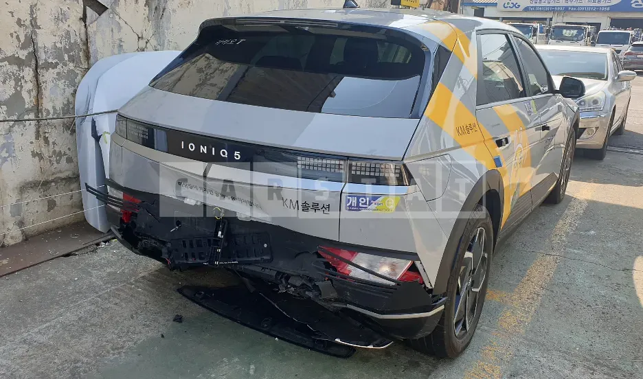 Photo 2 of 4: 2022 Hyundai Modern Ionic 5, VIN KMHKL81AFNU050138 — Korean insurance auction