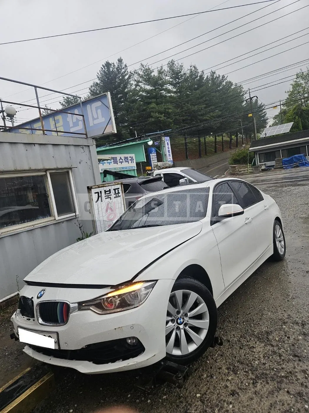 Photo 2 of 9: 2015 BMW 320d, VIN WBA8C5104GK634008 — Korean insurance auction