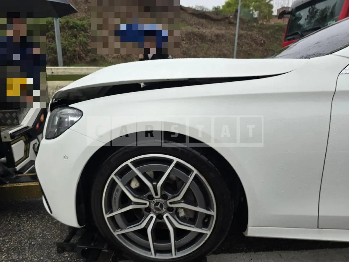 Photo 2 of 24: 2021 Mercedes-Benz E220d 4Matic — Korean insurance auction