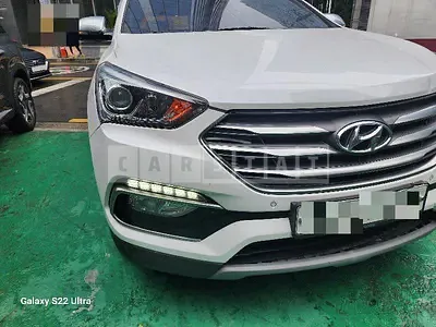Photo 1 of 32: 2017 Hyundai Santa Fe DM, VIN KMHSW81UBJU771362 — Korean insurance auction