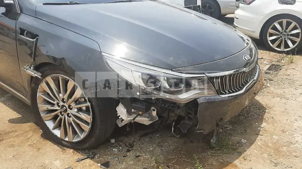 Photo 2 of 9: 2018 Kia K5 — Korean insurance auction