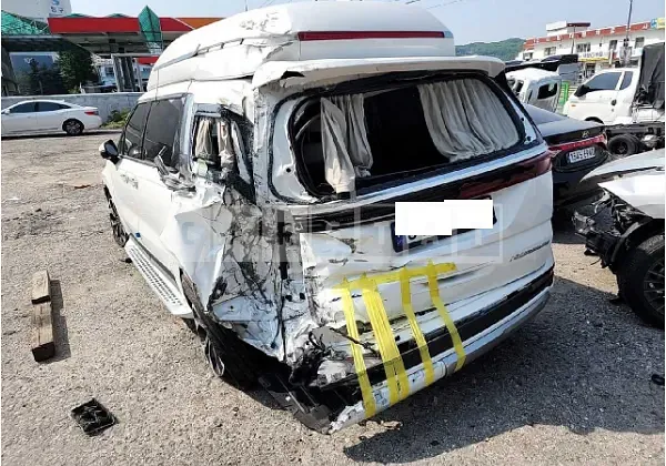 Photo 2 of 22: 2021 Kia Carnival — Korean insurance auction