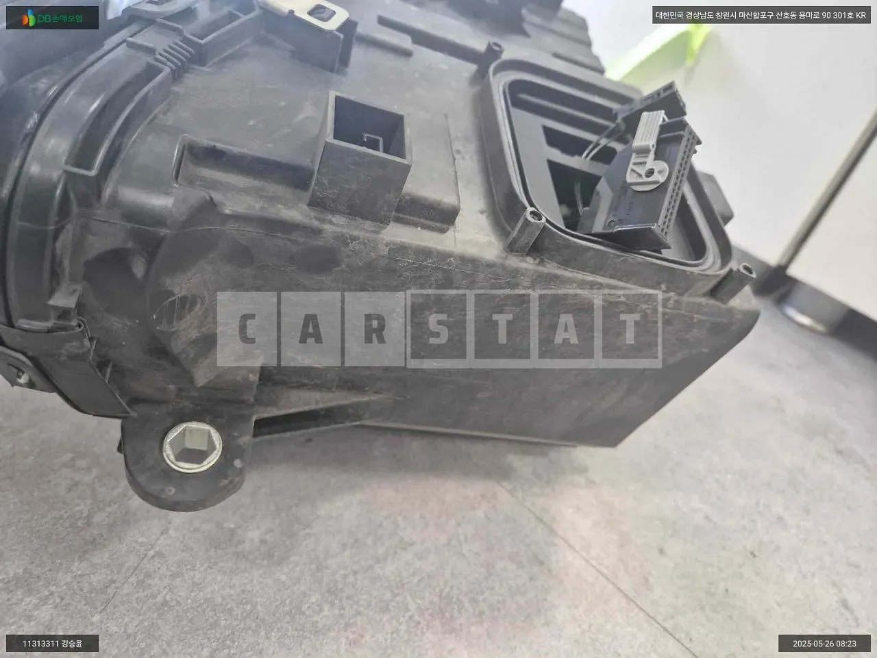 Photo 2 of 8: 2016 Mercedes-Benz Light C200 Headlamp Single Item, VIN WDDWF4CB0HF457967 — Korean insurance auction