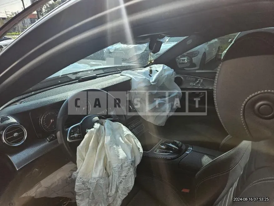 Photo 2 of 13: 2020 Mercedes-Benz E250 — Korean insurance auction