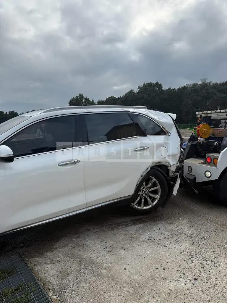 Photo 2 of 22: 2017 Kia Sorento, VIN KNAPS81ABHA356569 — Korean insurance auction