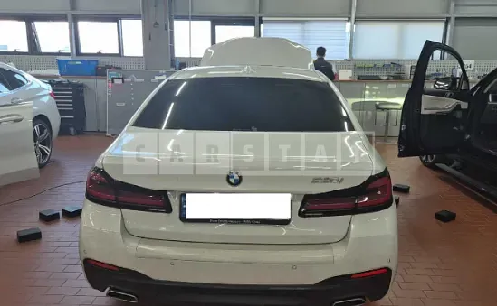 Photo 2 of 17: 2023 BMW 520i — Korean insurance auction