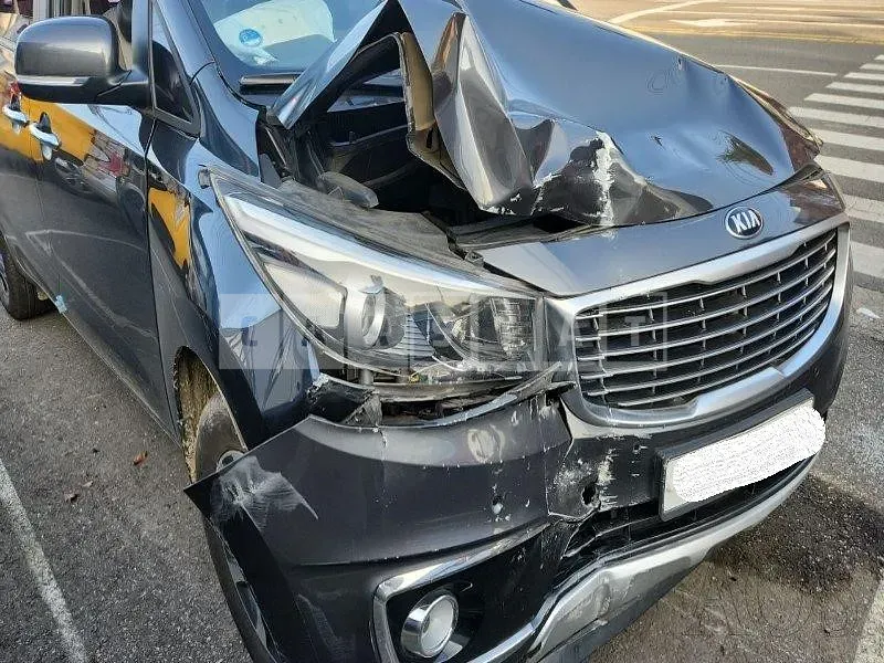 Photo 2 of 28: 2016 Kia Carnival, VIN KNAMB81ABGS127639 — Korean insurance auction