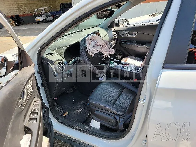 Photo 2 of 75: 2020 Hyundai Kona Electric, VIN KMHK281GFLU112557 — Korean insurance auction