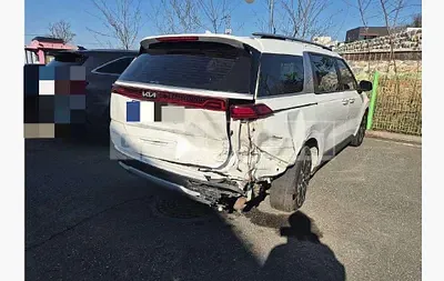 Photo 1 of 16: 2023 Kia Carnivals — Korean insurance auction