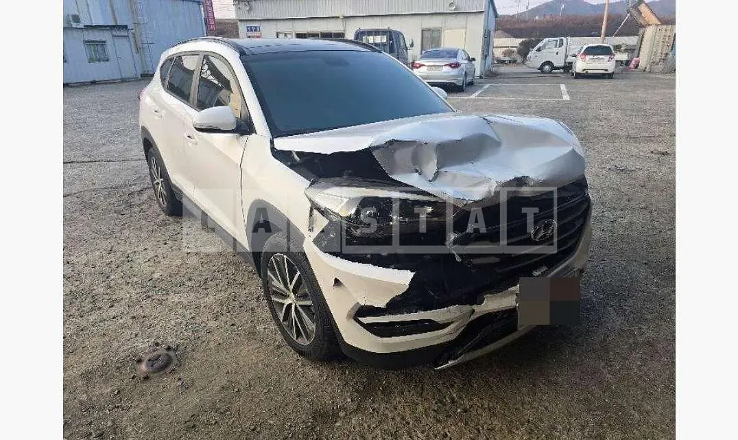 Photo 2 of 5: 2016 Hyundai Tucson TL — Korean insurance auction