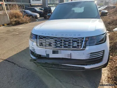 Photo 1 of 17: 2018 Land Rover New Range Rover 4.4 SD V8 Ab S, VIN SALGA2BJ7JA512582 — Korean insurance auction
